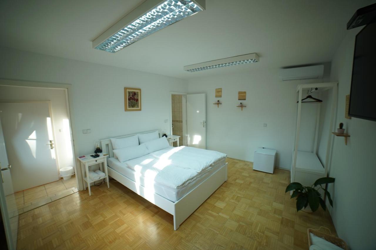 Apartamento Sobe Prostija Ptuj Exterior foto