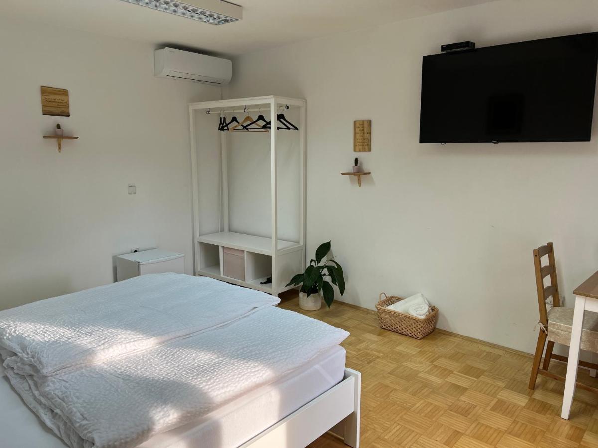 Apartamento Sobe Prostija Ptuj Exterior foto